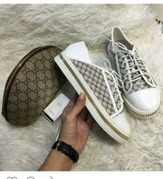 Продаю новые светлые кеды 