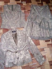 Продам б/у праздничный костюм-тройку